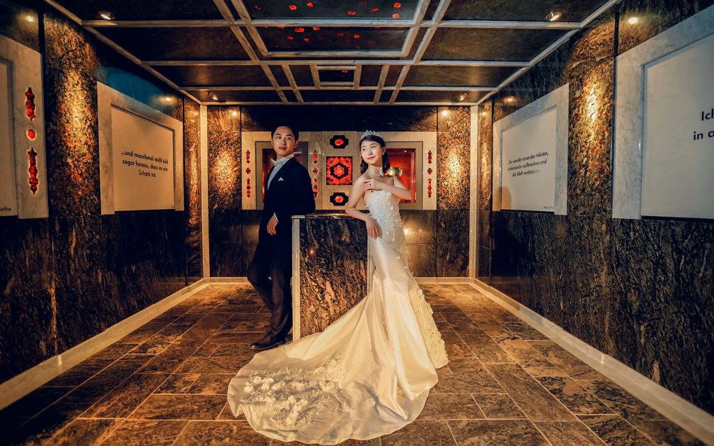 Heiraten im Granatzimmer in der Erlebniswelt Granatium. Heiraten im Granatzimmer in der Erlebniswelt Granatium.