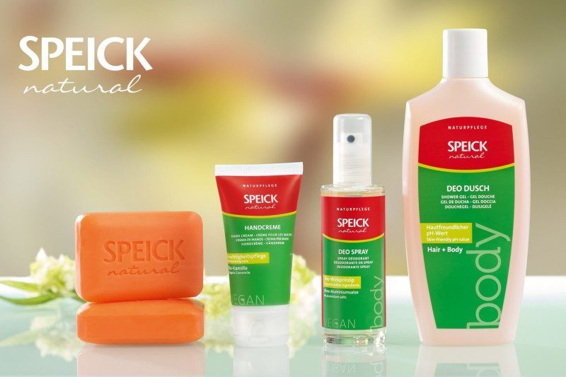 Seifen, eine Handcreme und ein Duschbad von der Marke Speick natural