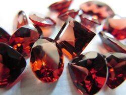 rote Granatsteine