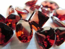 rote Granatsteine