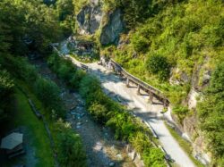 Die Granatschlucht im Granatium Radenthein aus Vogelperspektive.